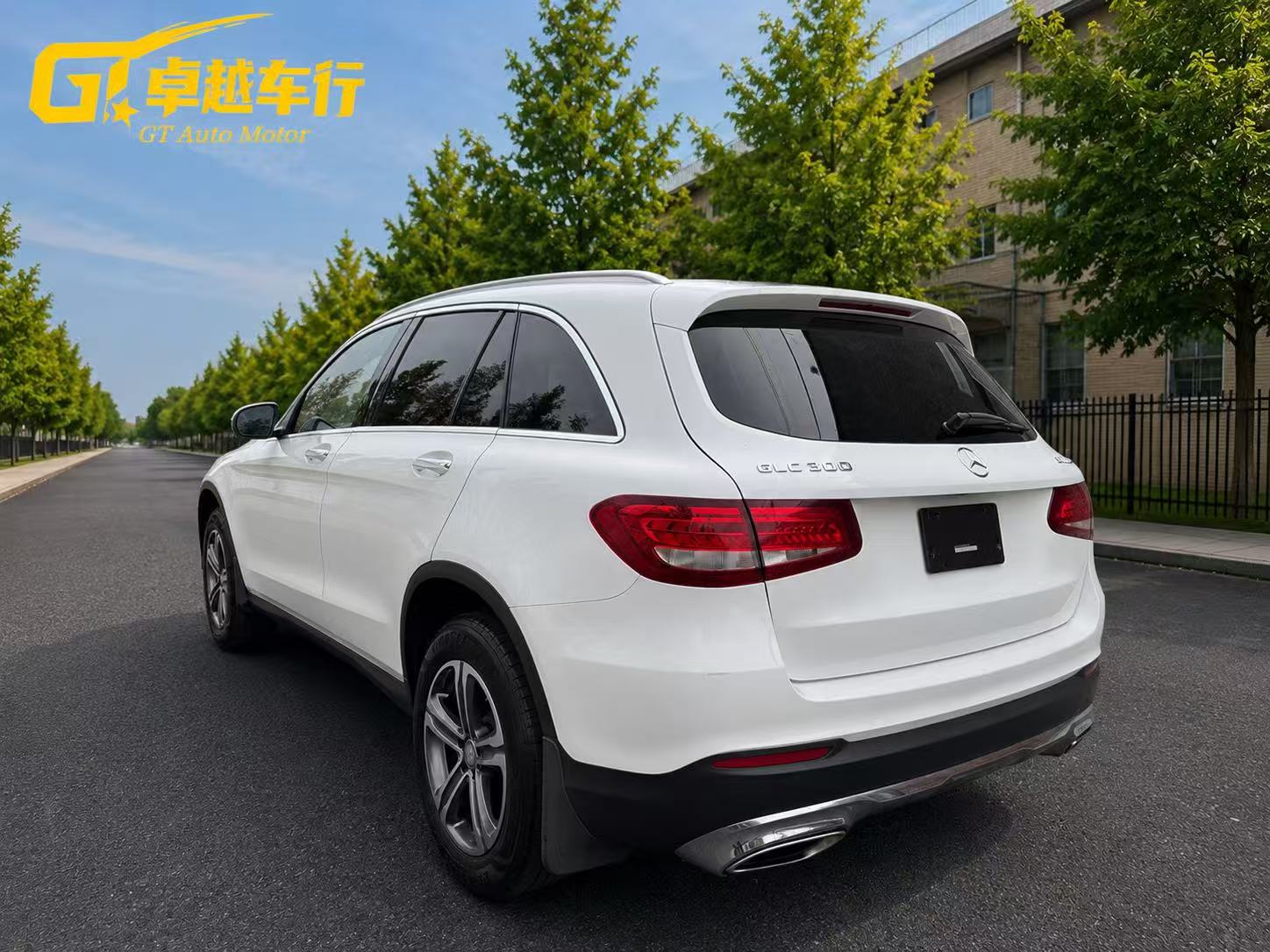 2016 Mercedes-Benz GLC 300 photo 4