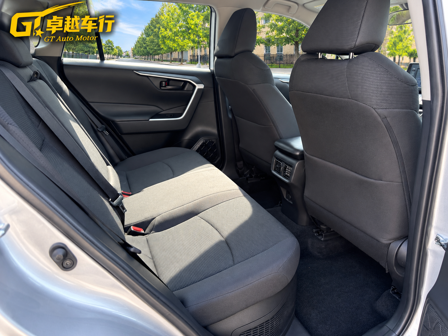 2022 TOYOTA RAV4 LE photo 8