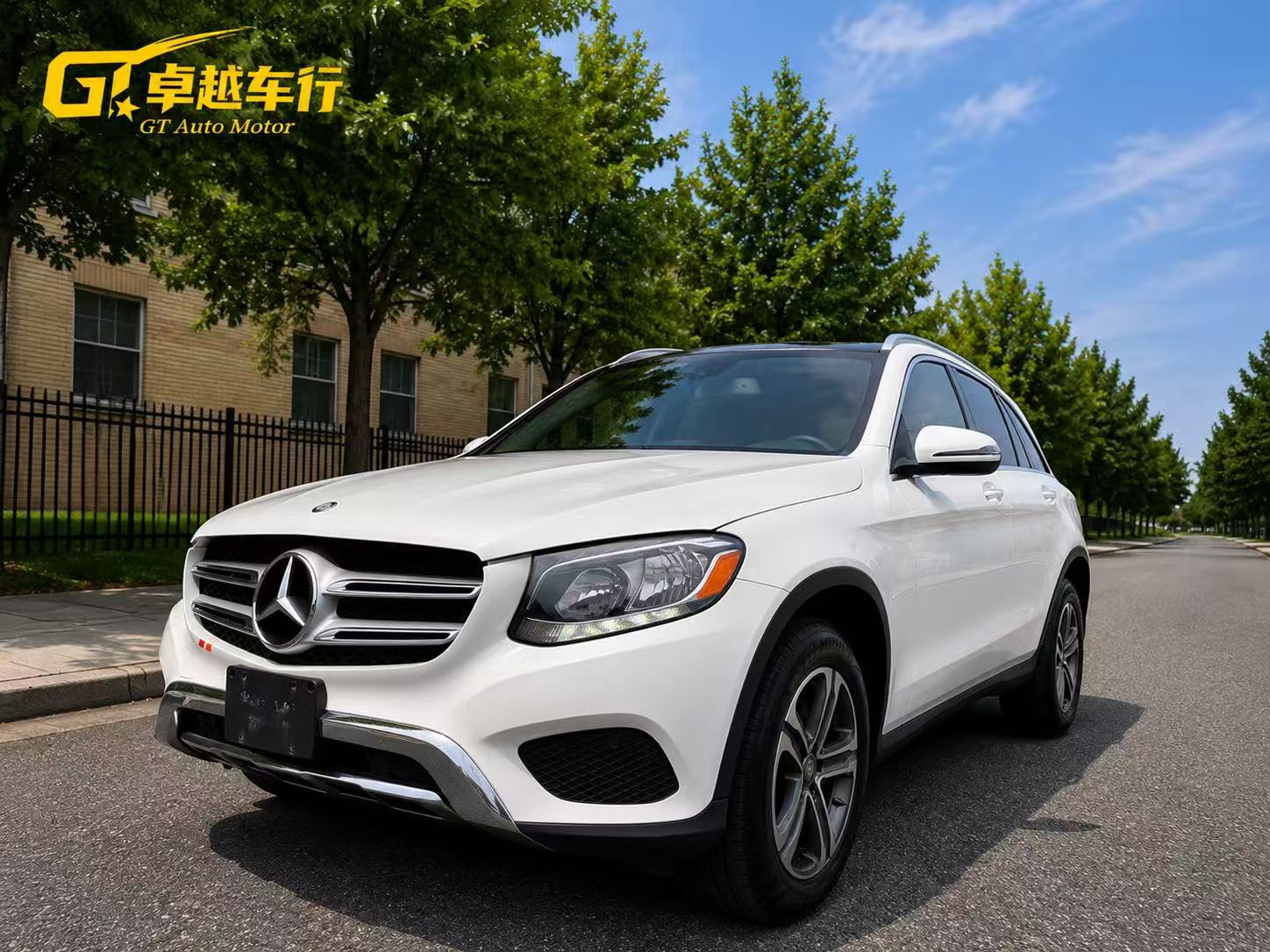 2016 Mercedes-Benz GLC 300 photo 2
