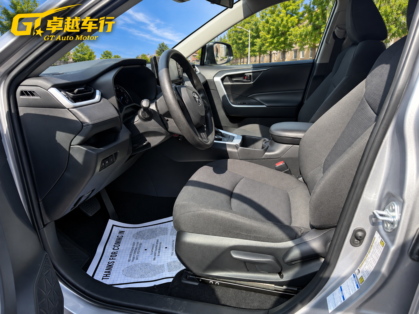 2022 TOYOTA RAV4 LE photo 11