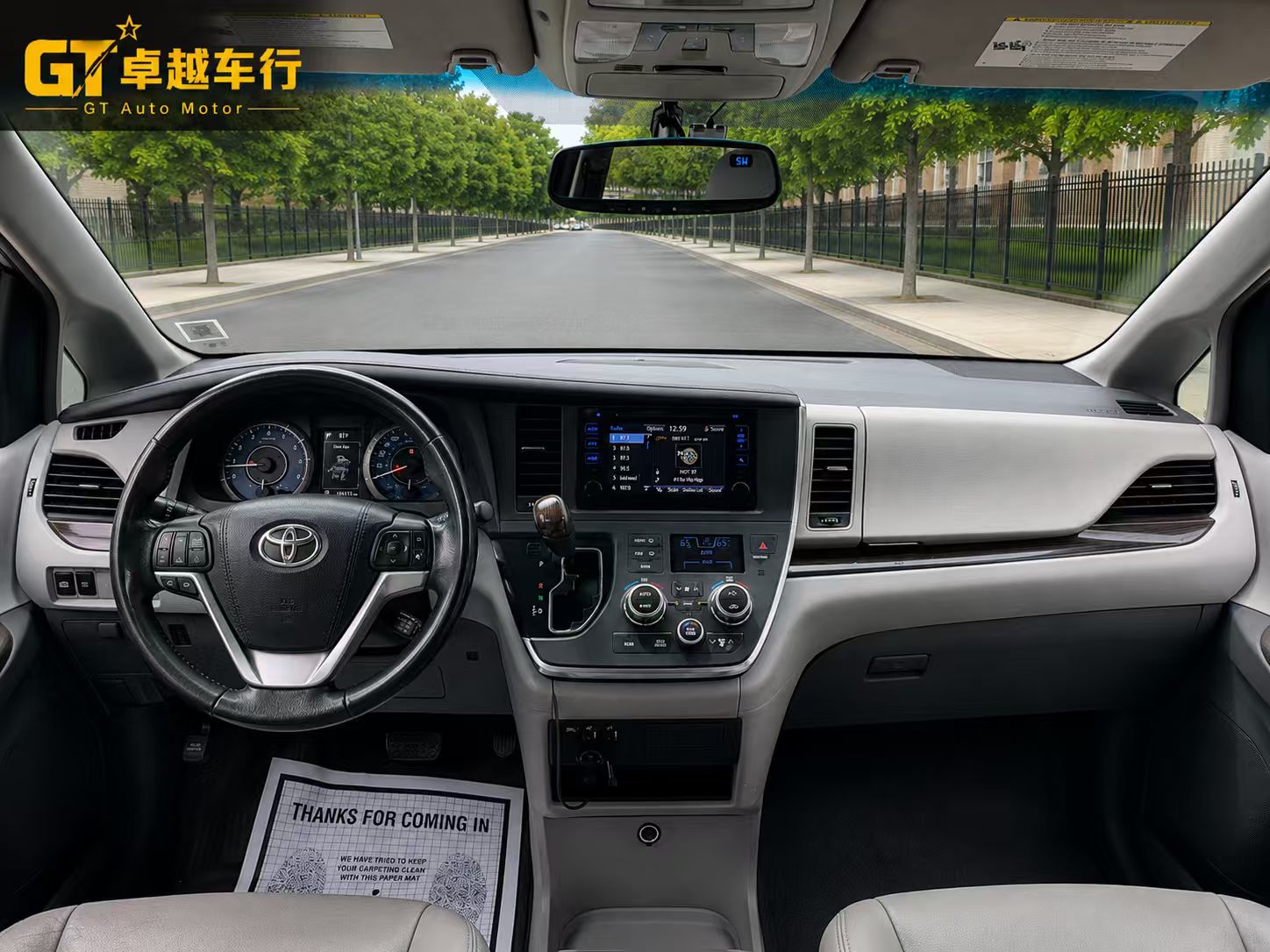 2016 Toyota SIENNA XLE photo 6