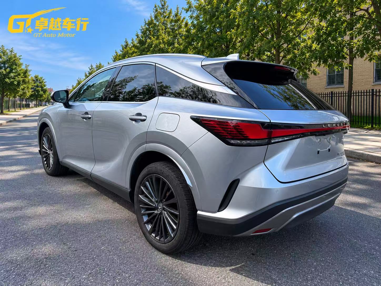 2024 LEXUS RX350 photo 4