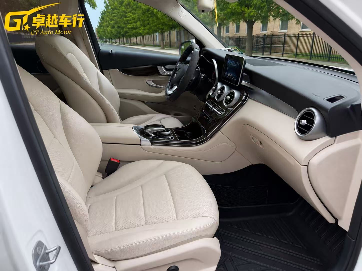 2016 Mercedes-Benz GLC 300 photo 10